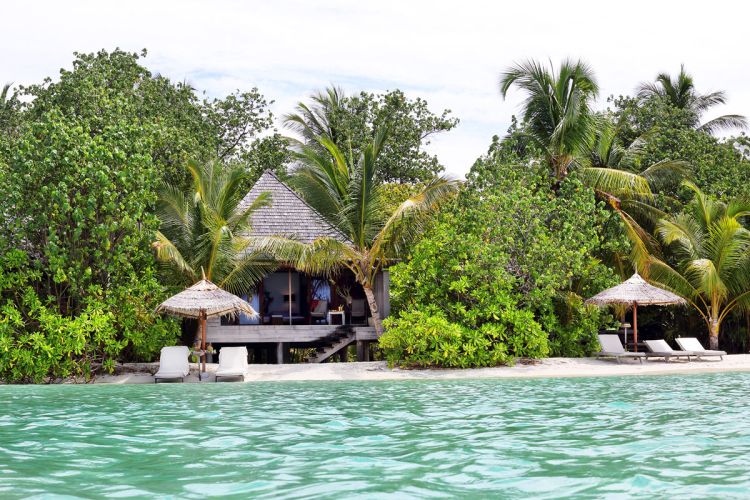 maldiv-szigetek-gangehi-island-resort-beach-villa-1
